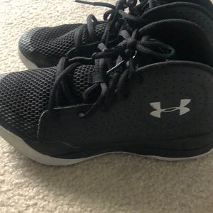 Under Armour boys basketball shoes. Size 5